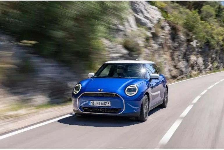 MINI Cooper SE: Game Changer in E-Mobility with 402 km Range