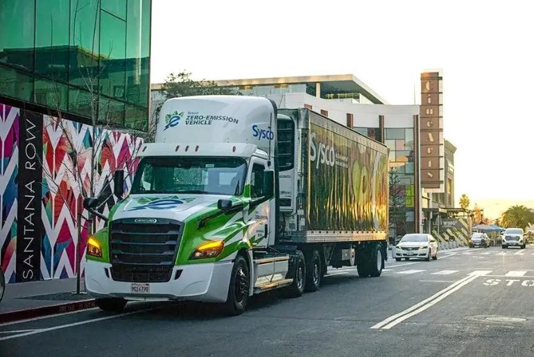 Sysco takes delivery of 10 Freightliner electric semi-trucks