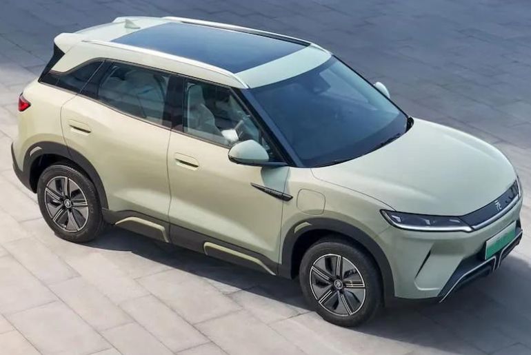 EVs and PHEVs outsell gas cars in China for the first time