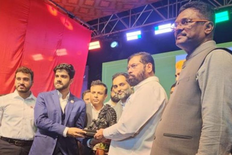 Eknath Shinde inaugurates first electric tractor at midnight on Independence Day (1)